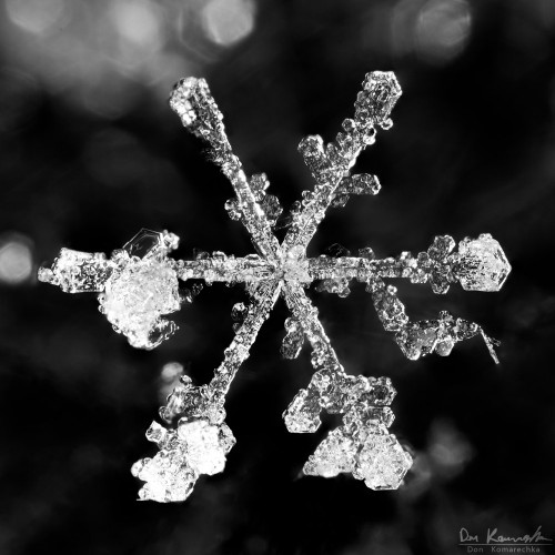 This snowflake resembles a spiral of monkey wrenches, or a tire iron
