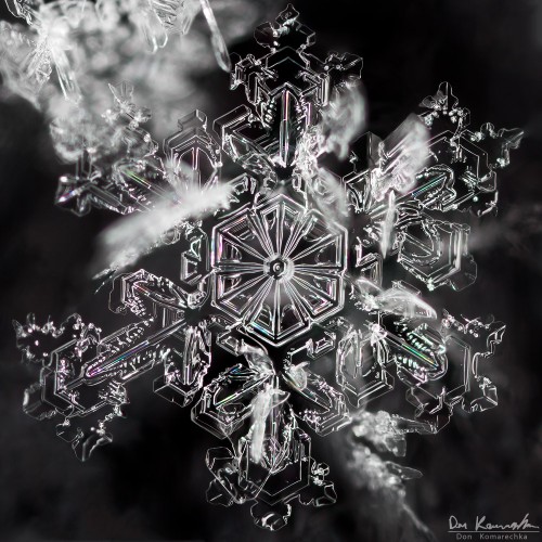 This snowflake clearly shows triangles radiating from its centre